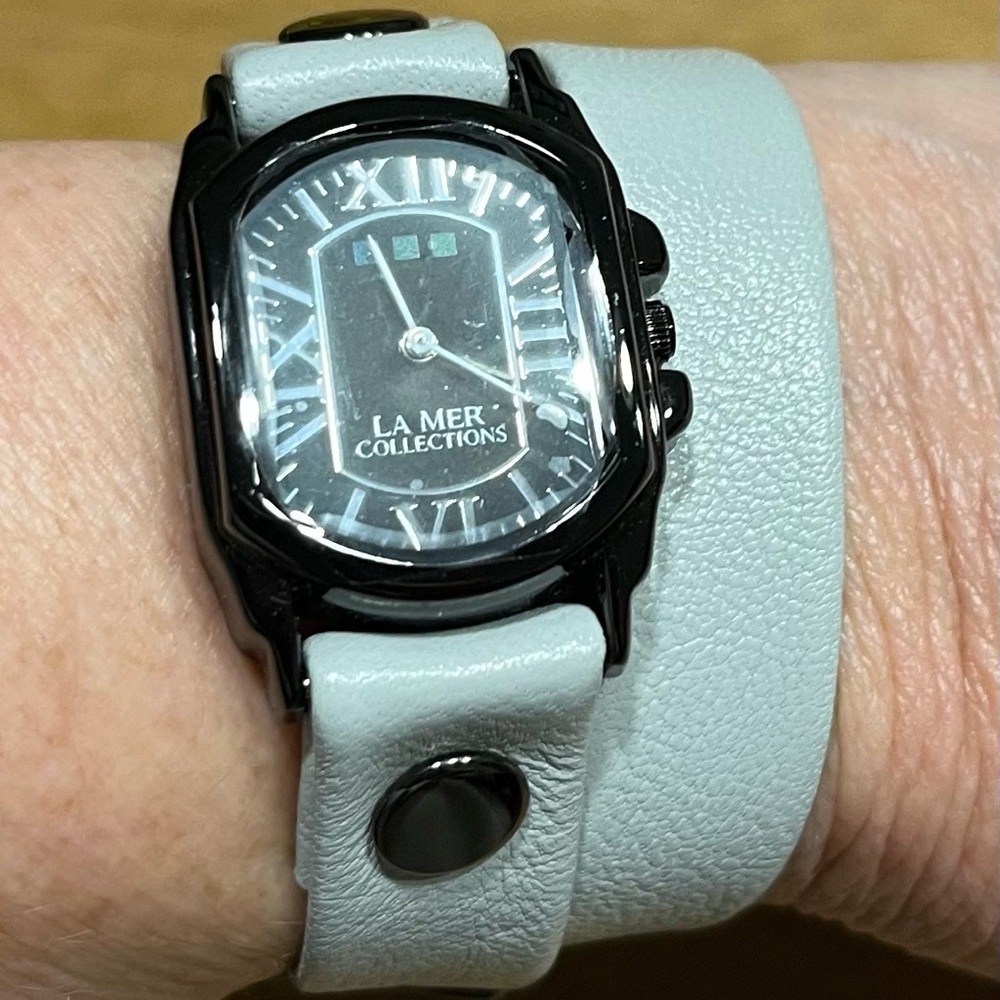 La Mer Collection Black Analog Watch w/ Roman Numerals & Gray Wrap Bracelet Band